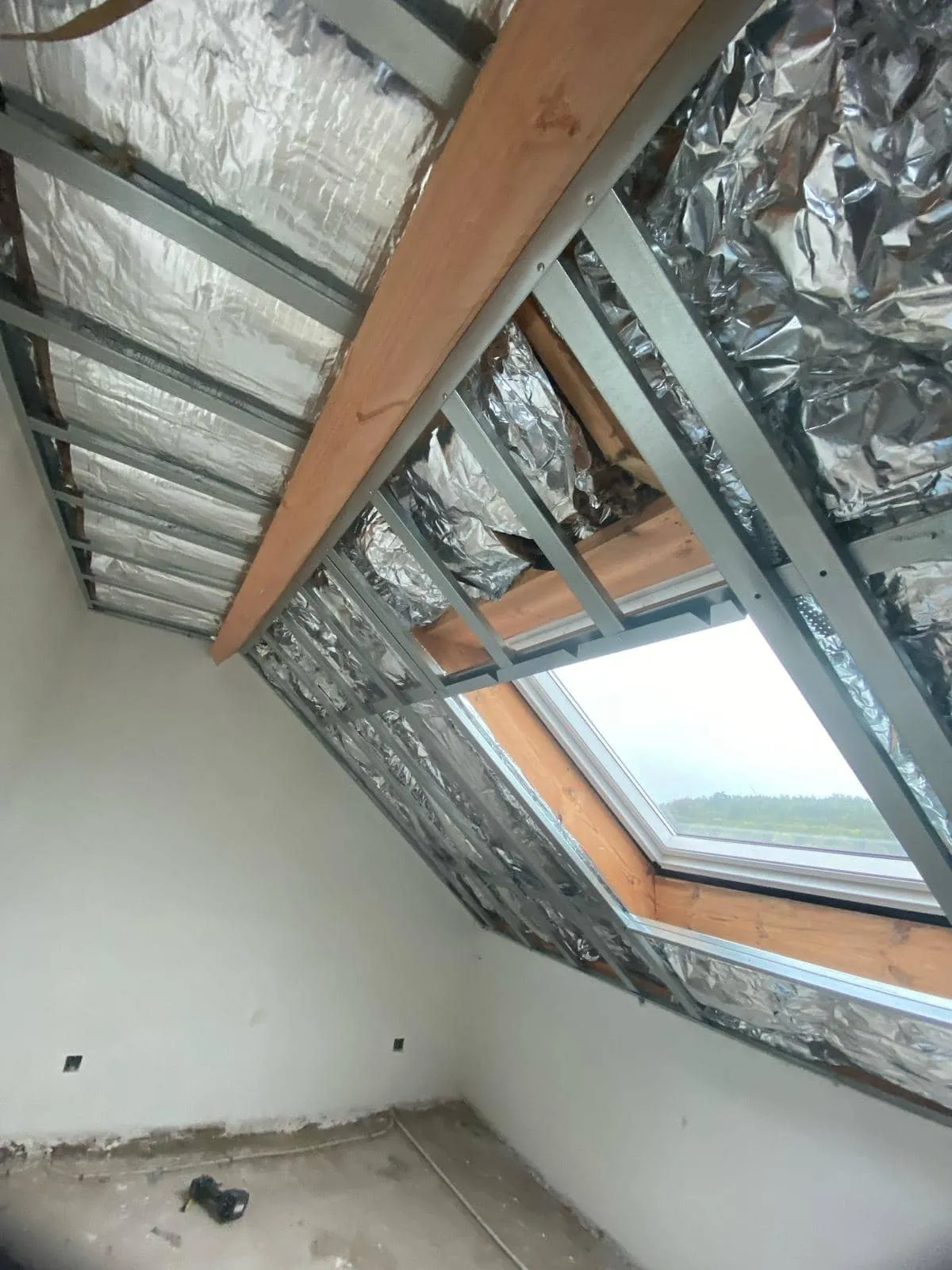 Poză serviciu: structura metalică / rigips